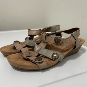 Cobb Hill Wedge Sandals Tan Gray Size 9